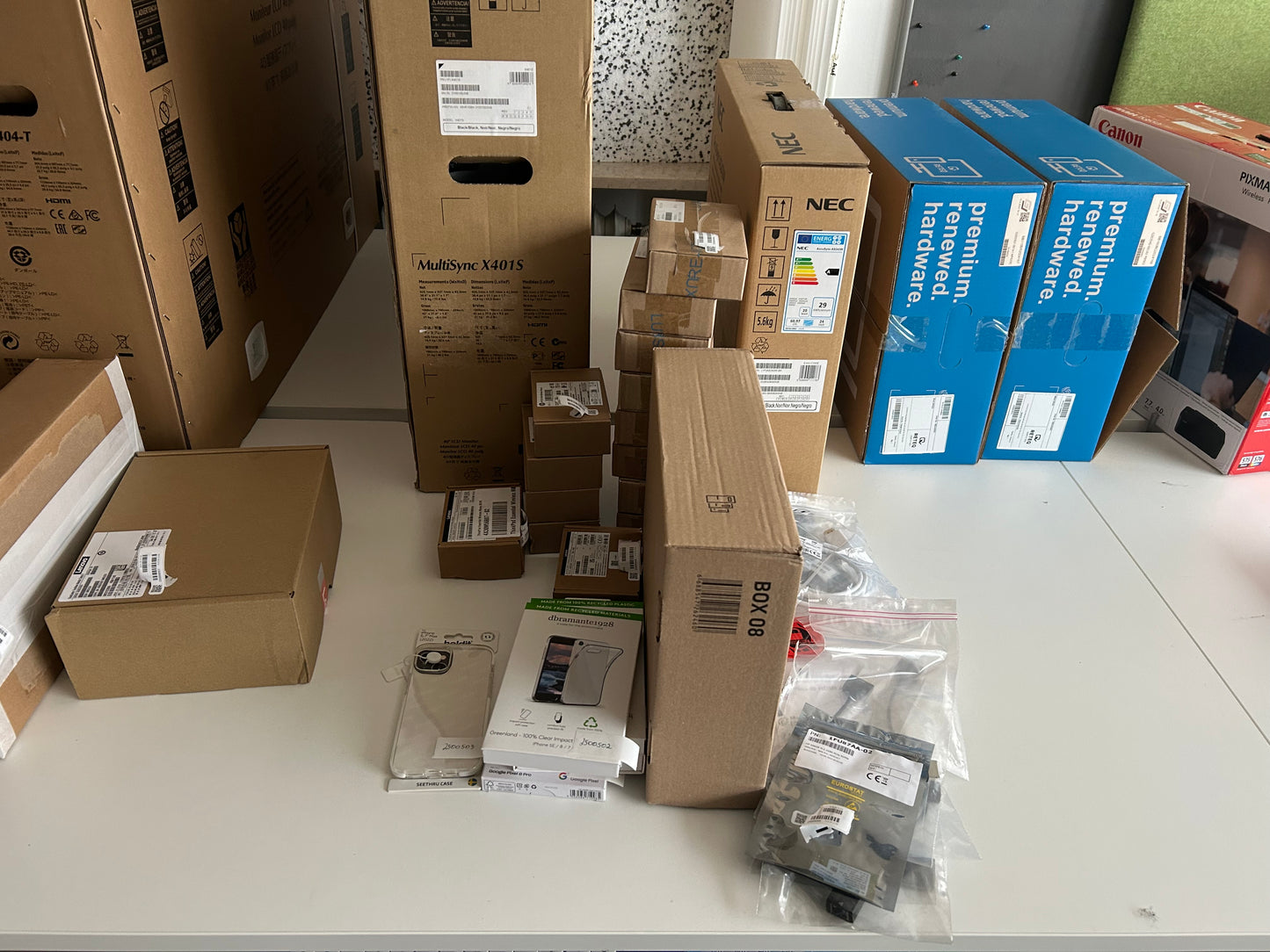 Mystery Überraschungs-Box | über 15 Artikel | Retouren & Neuwaren | min 250€ UVP | XXL Paket